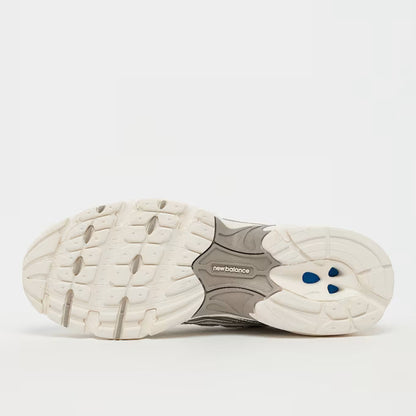 Sneakers for Everyday Wear & Streetwear - Silver/Beige/White