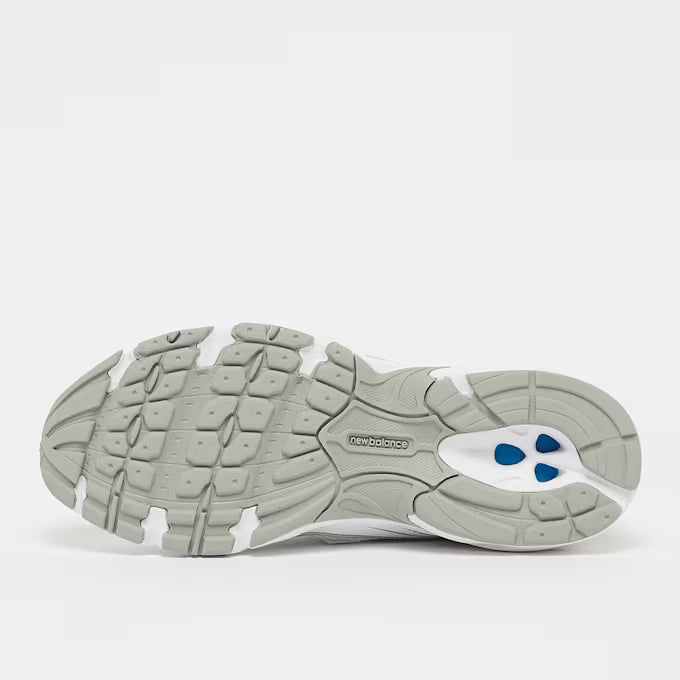 Sneakers for Everyday Wear & Streetwear - White/Silver